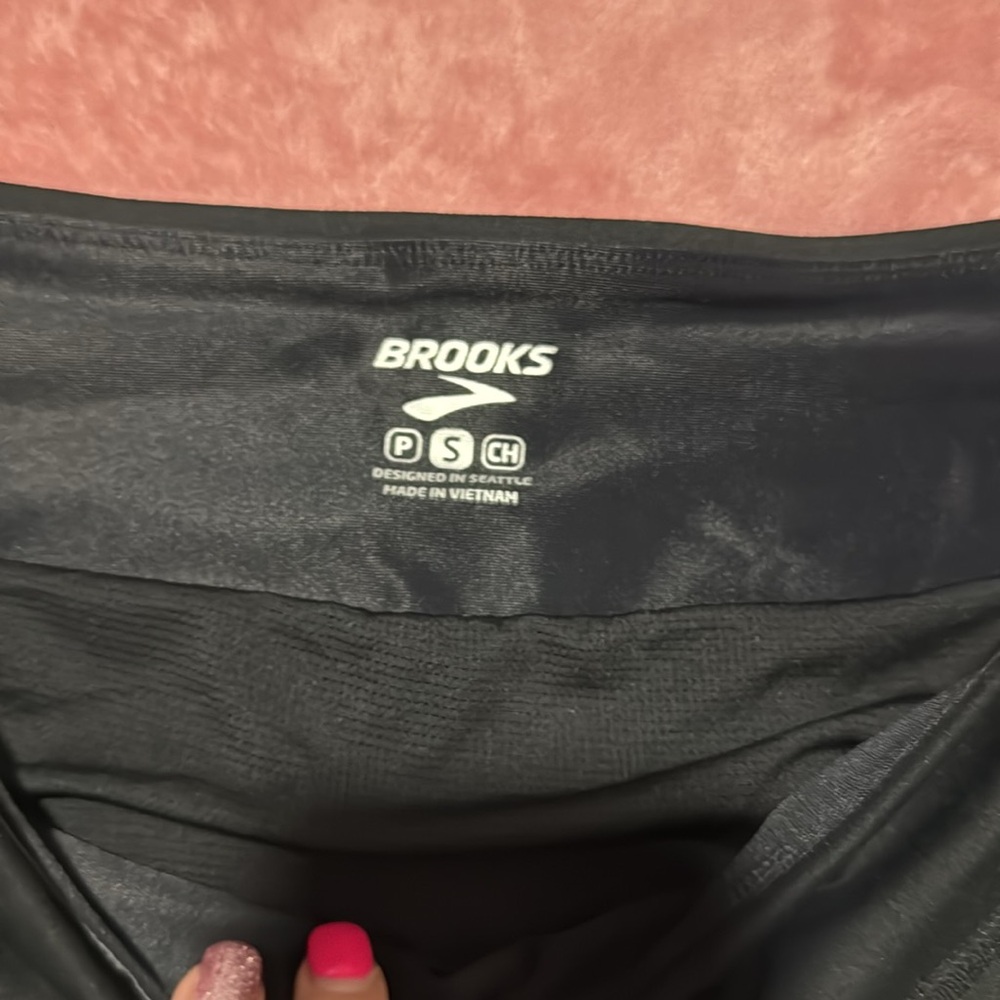 Brooks running shorts - Picture 4 of 7